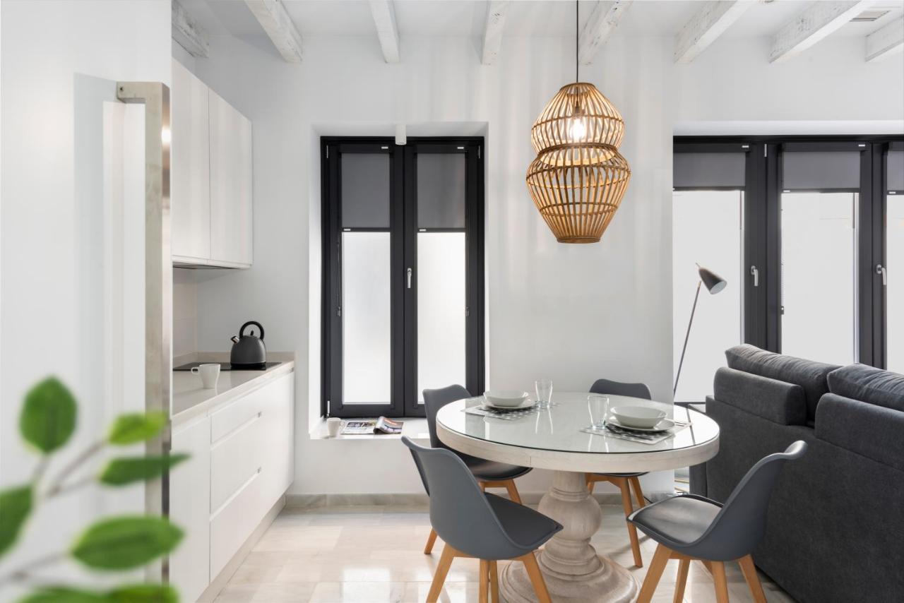 Apartamentos Catedral Севилья Экстерьер фото