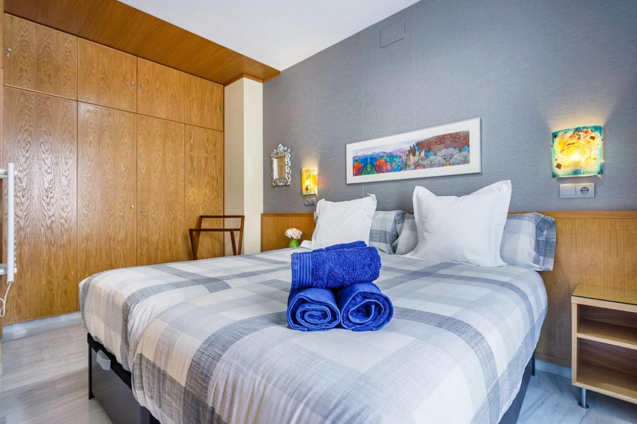 Apartamentos Catedral Севилья Экстерьер фото