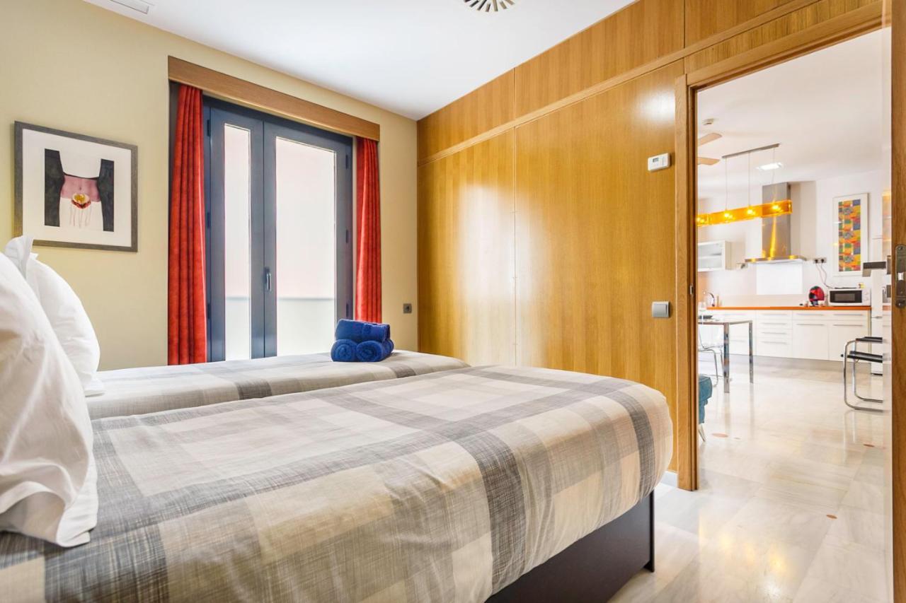 Apartamentos Catedral Севилья Экстерьер фото